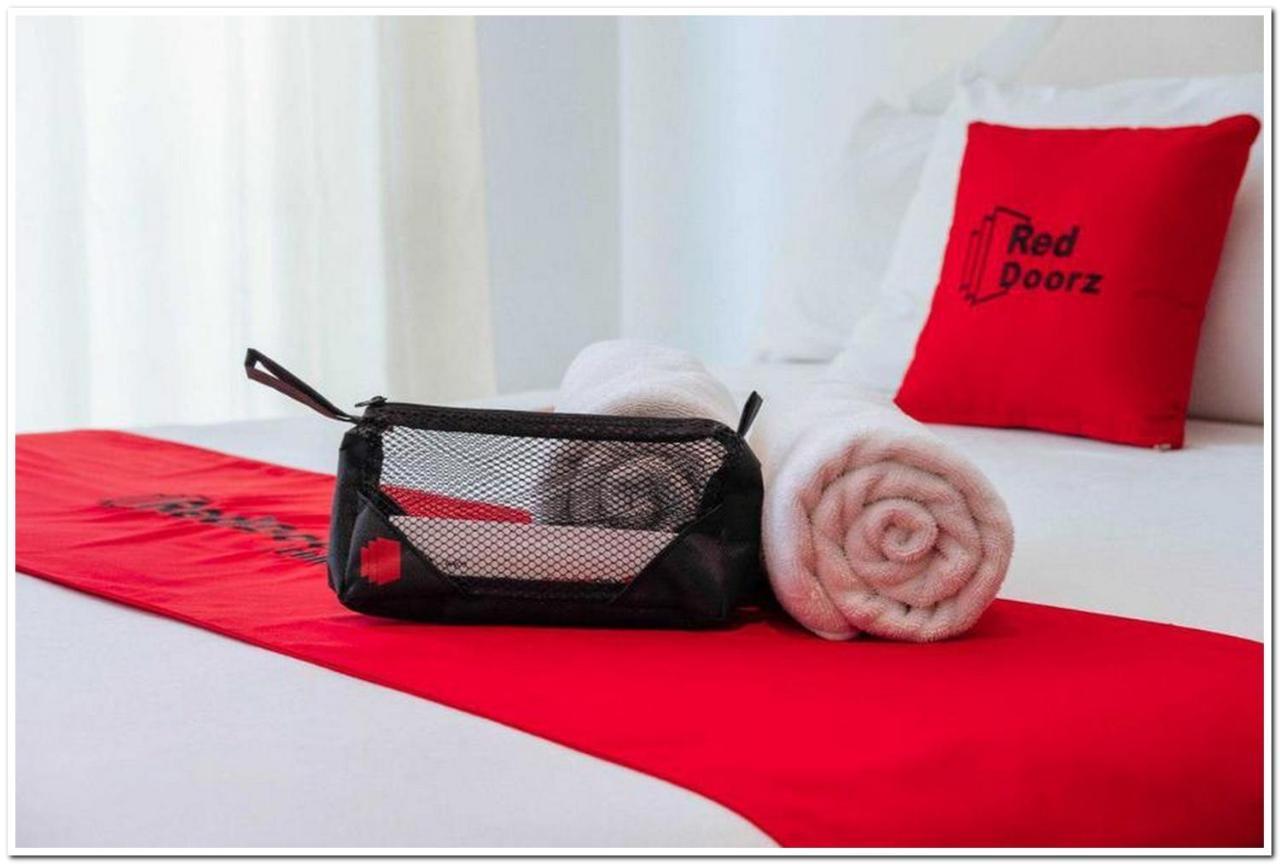 RedDoorz near Penimbangan Beach Singaraja Bagian luar foto