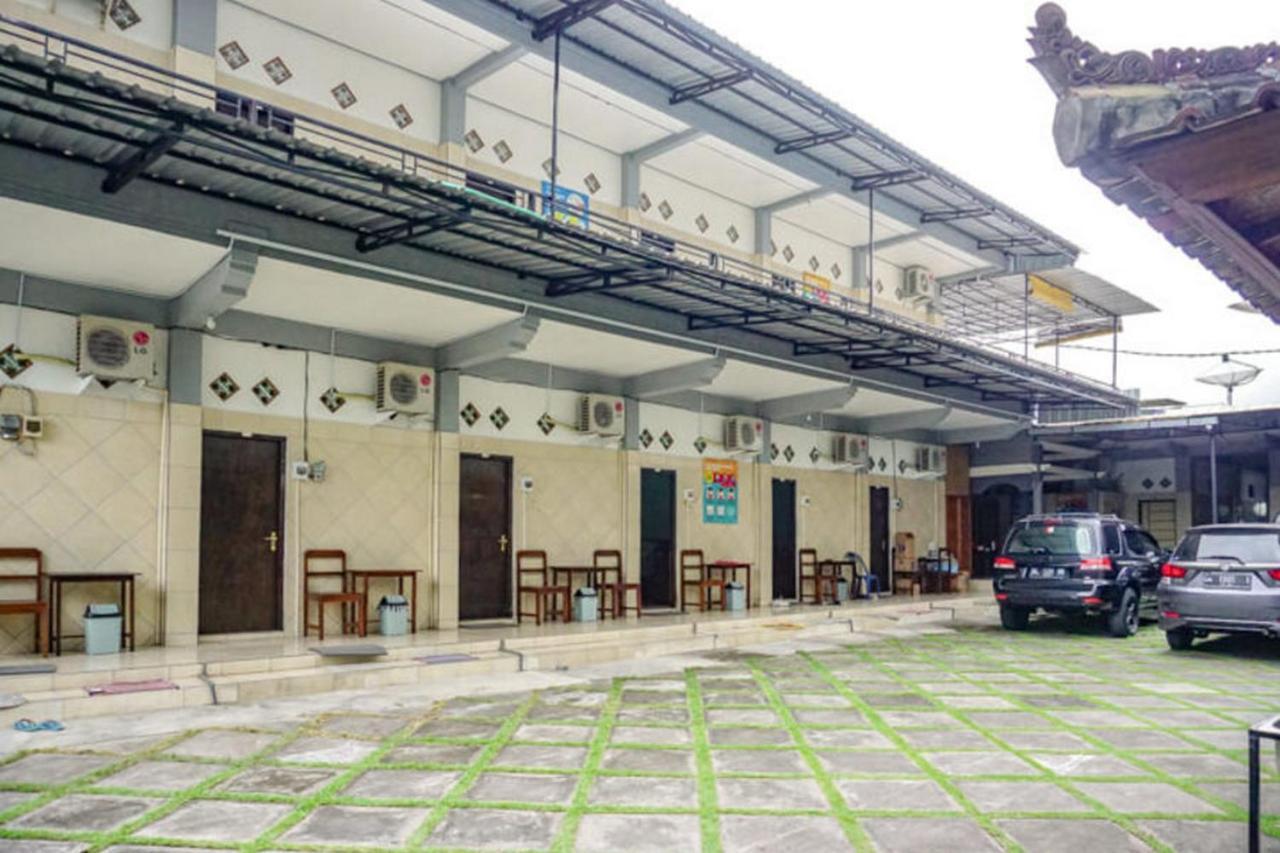 RedDoorz near Penimbangan Beach Singaraja Bagian luar foto