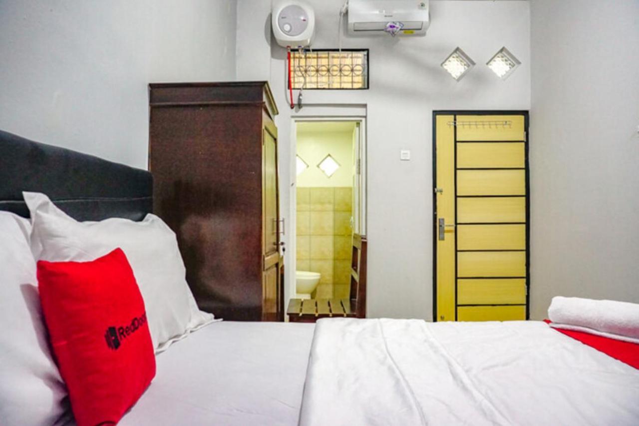 RedDoorz near Penimbangan Beach Singaraja Bagian luar foto