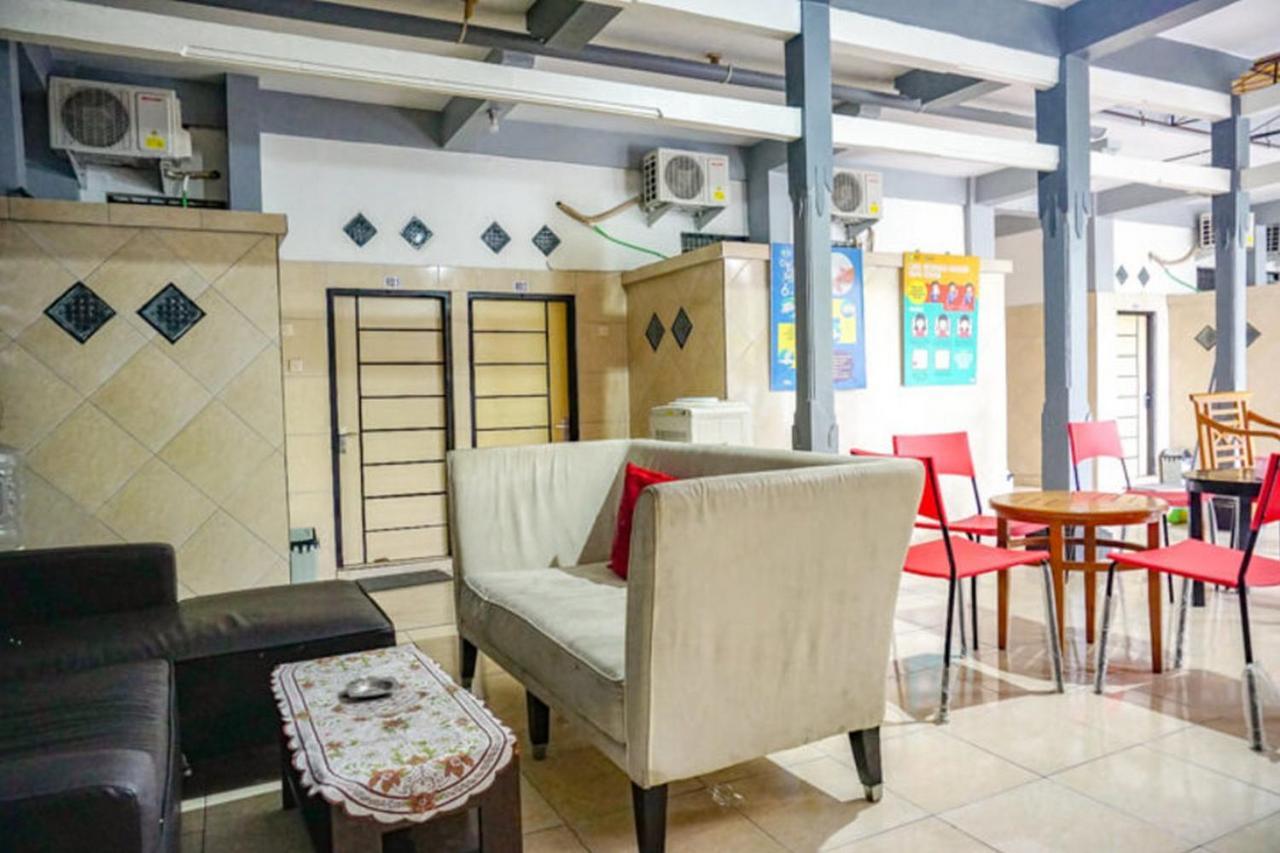 RedDoorz near Penimbangan Beach Singaraja Bagian luar foto