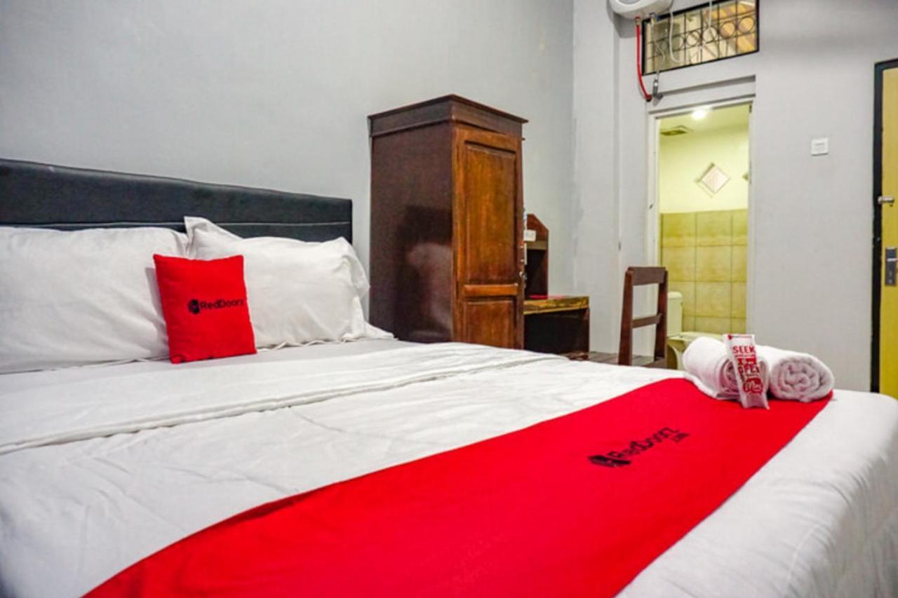 RedDoorz near Penimbangan Beach Singaraja Bagian luar foto