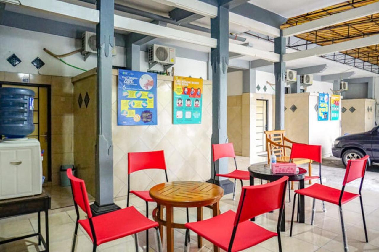 RedDoorz near Penimbangan Beach Singaraja Bagian luar foto