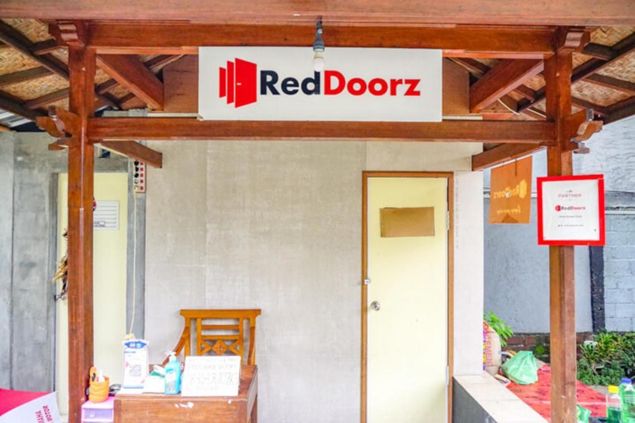 RedDoorz near Penimbangan Beach Singaraja Bagian luar foto